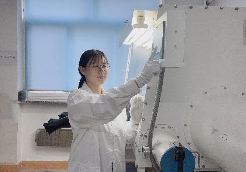 科研一线丨石爽爽：晶体成长虽慢，但每一步都通向光的未来